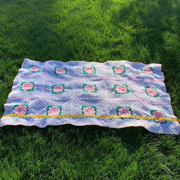 Vintage Afghan Crochet Hand Knit Baby Blanket 3D Pink Roses Granny Squares Throw - Picture 9 of 10
